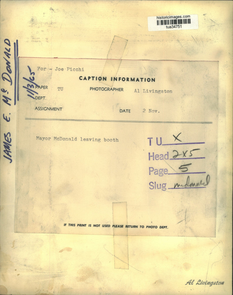 1965 Press Photo Dr. James E. McDonald, Mayor, Cohoes, New York in voting booth