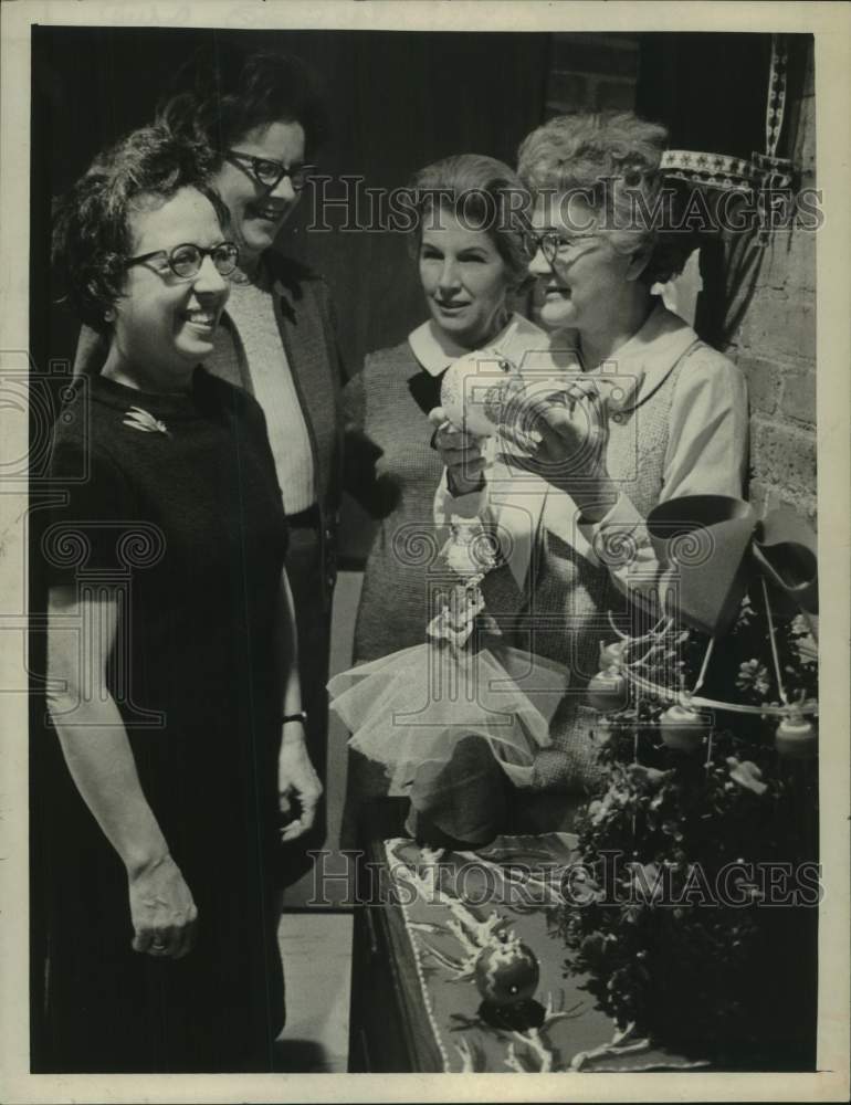 Load image into Gallery viewer, 1969 Press Photo Convent of Immaculate Conception Christmas Bazaar, New York

