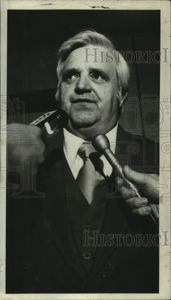 1971 Press Photo William McGowan interviewed at Albany, New York airport