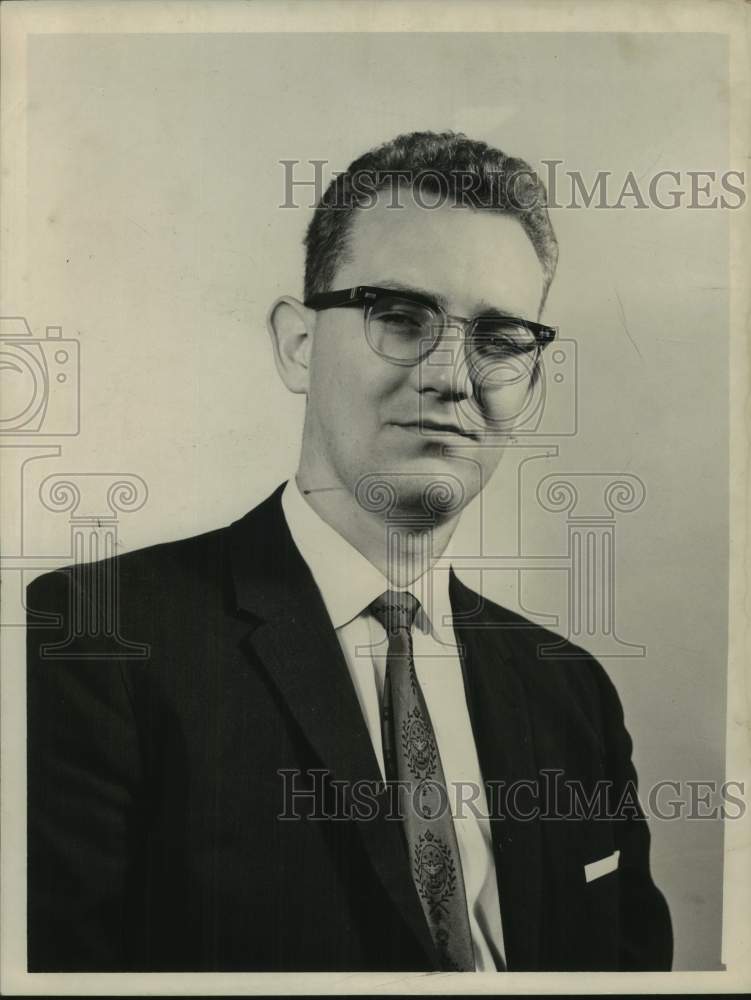 Load image into Gallery viewer, 1961 Press Photo James McLaughlin, grid gold winner, poses for portrait
