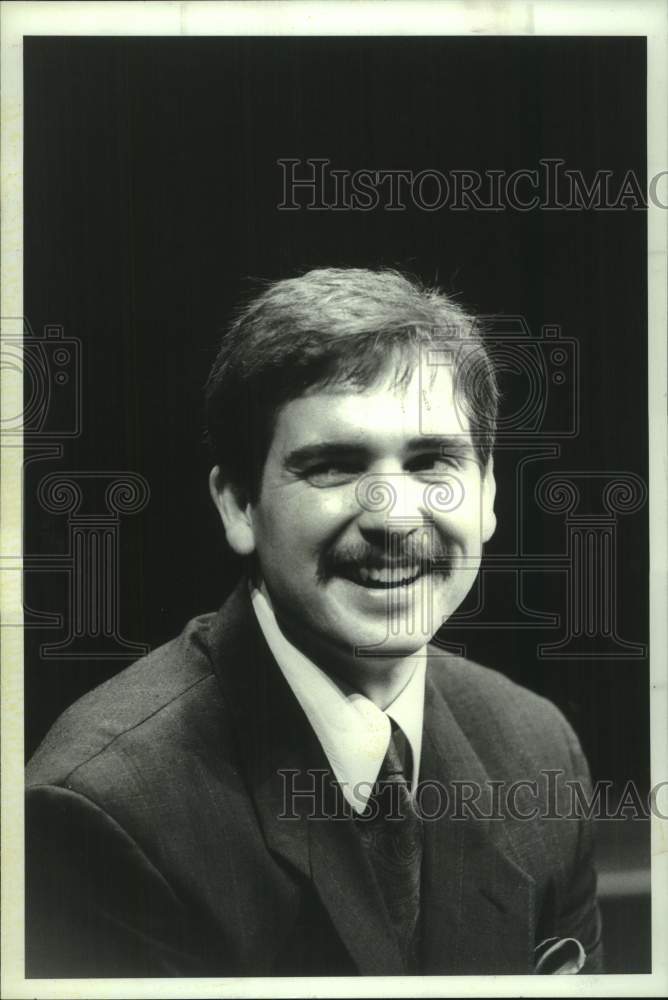 1991 Press Photo Actor Skye McKenzie is all smiles for his photo at The EGG- Historic Images