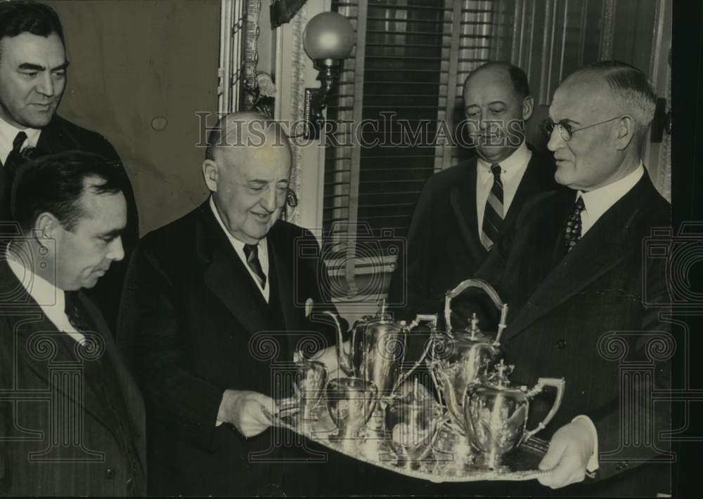1939 Press Photo Retired New York politician honored by US Congressmen