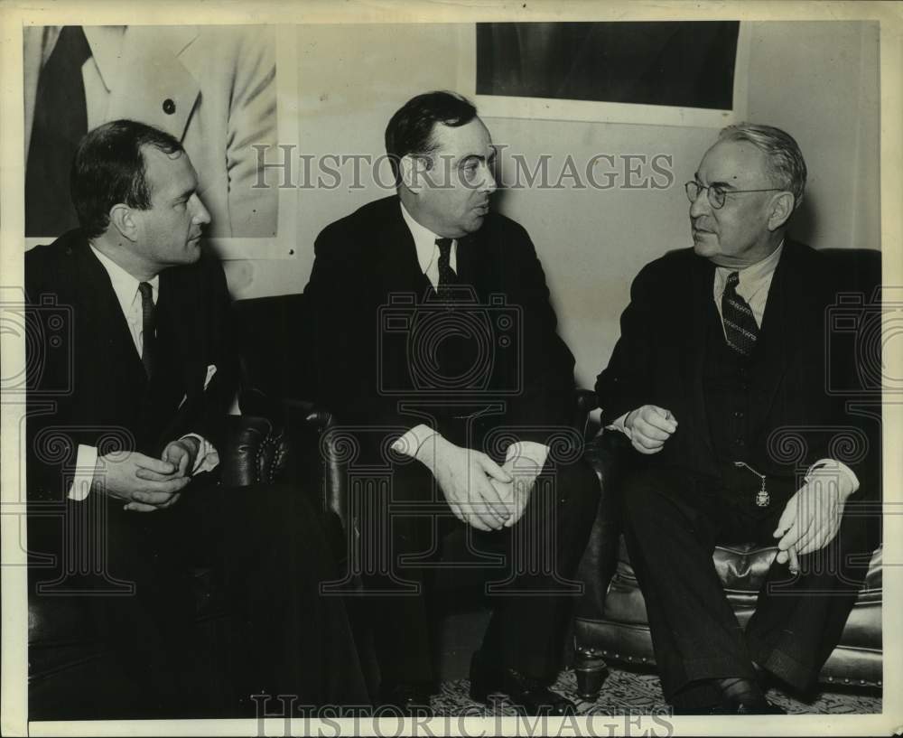 1936 Press Photo Republican leaders converse during meeting in New York