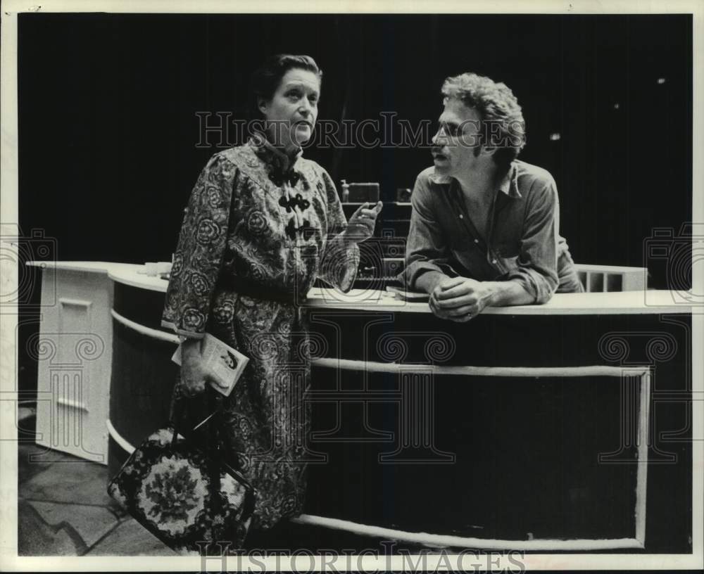 1977 Press Photo Marion McKendrie &amp; Schuyler Rhodes on stage in Albany, New York- Historic Images