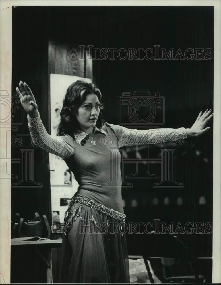 1975 Press Photo Tai Jabel belly dancing in New York - tua36018- Historic Images