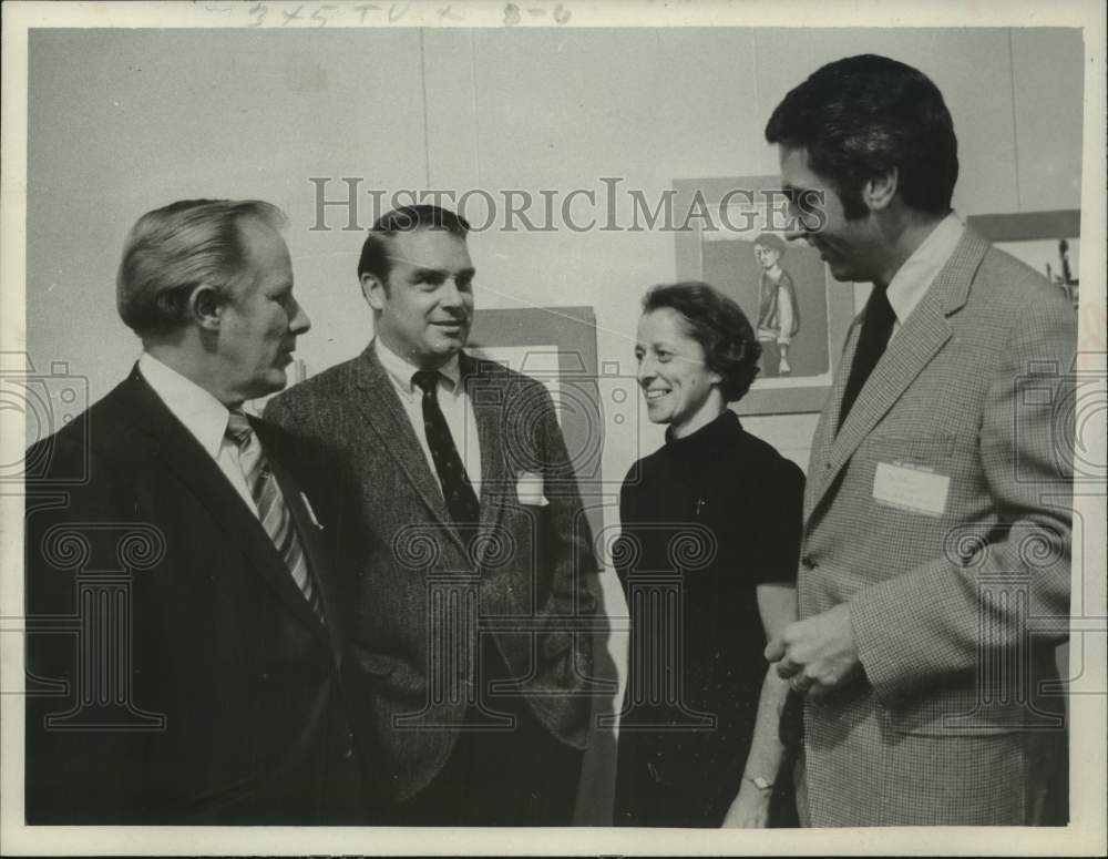 1971 Press Photo Educators confer during meeting in New York - tua37233- Historic Images