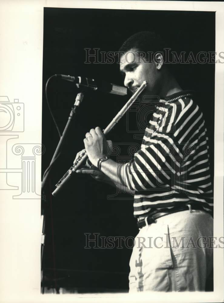 1989 Press Photo Flutist Kent Jordan plays on stage in Saratoga, New York- Historic Images