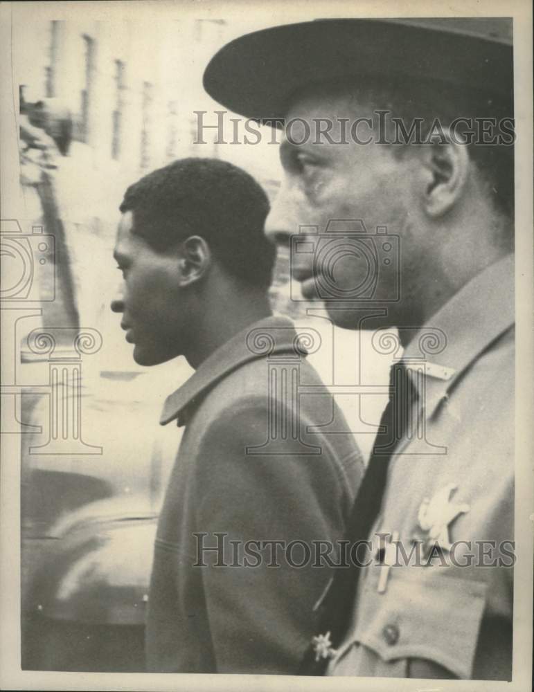 1969 Press Photo Otis Larry Johnson escorted by New York Sheriff's Deputy