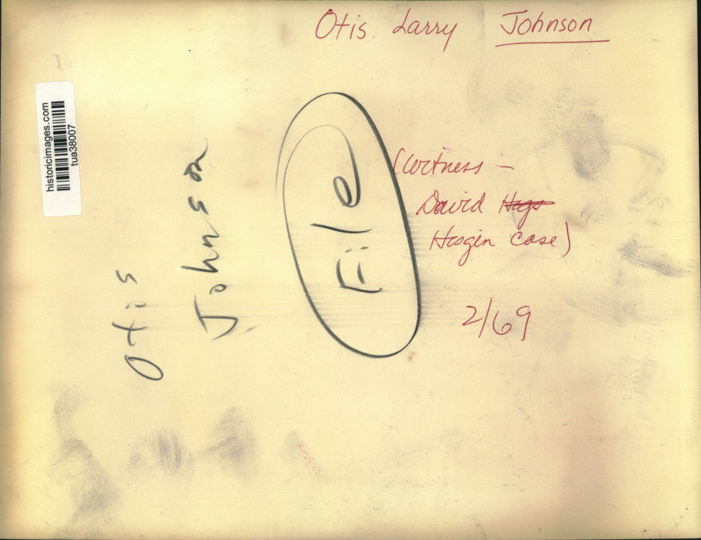 1969 Press Photo Otis Larry Johnson escorted by New York Sheriff's Deputy