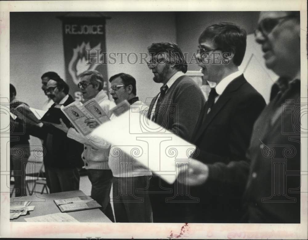 1980 Press Photo Mendelsohn Club rehearses song in Albany, New York - tua38202- Historic Images