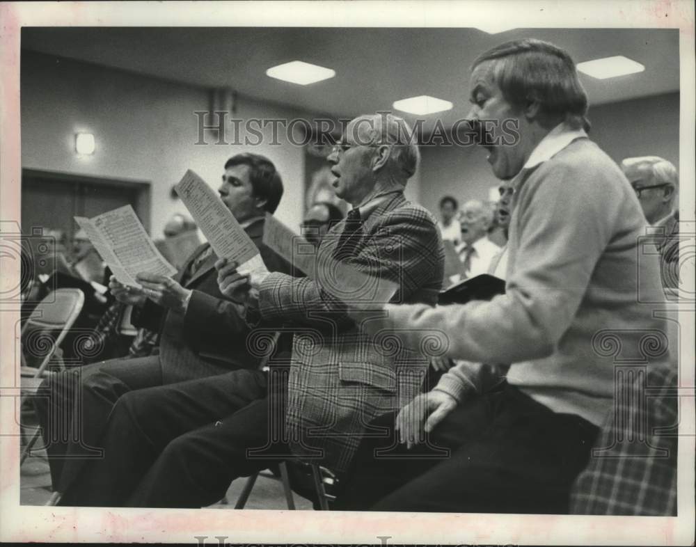 1980 Press Photo Mendelsohn Club rehearses song in Albany, New York - tua38203- Historic Images