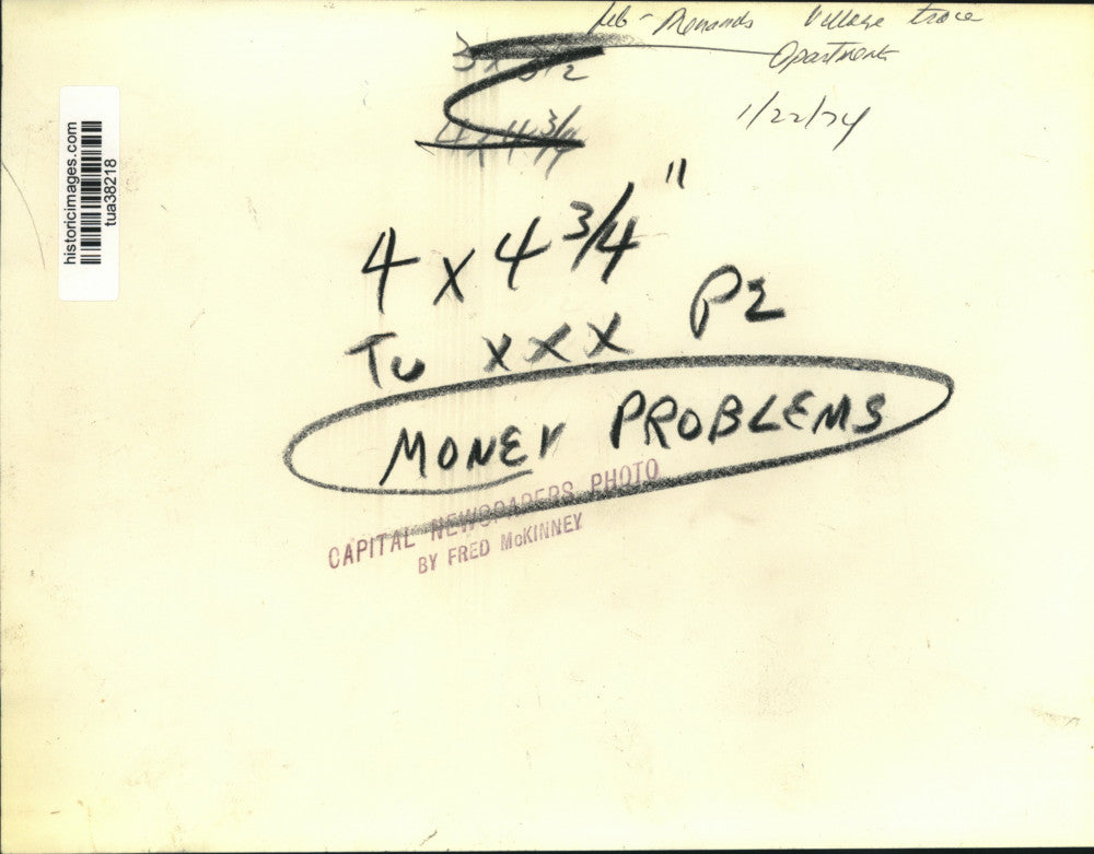 1974 Press Photo Sign leans against Village Trace apartments in Menands, NY