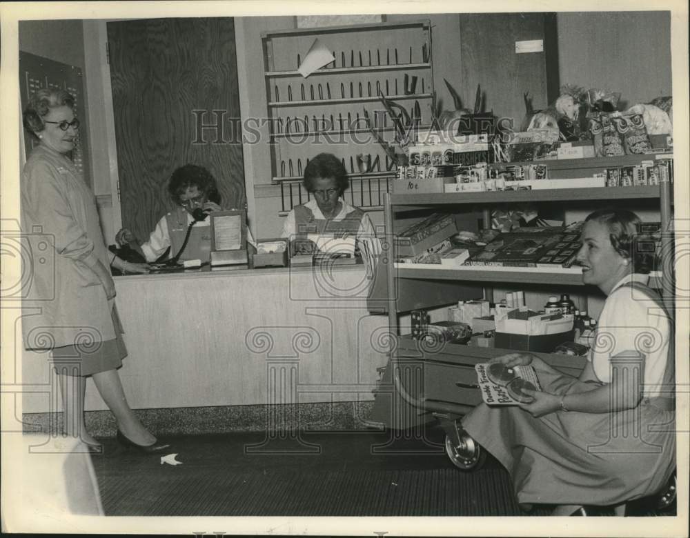 1963 Press Photo Auxiliary staff with sundries cart at Albany, New York hospital