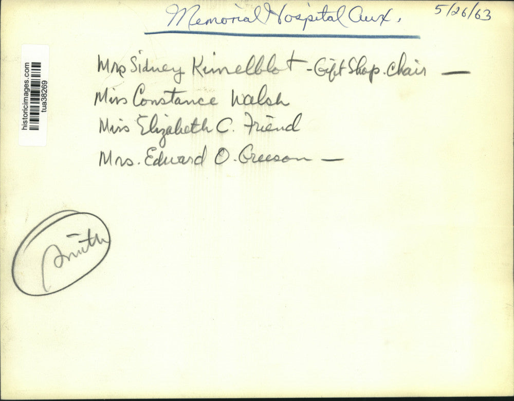 1963 Press Photo Auxiliary staff with sundries cart at Albany, New York hospital