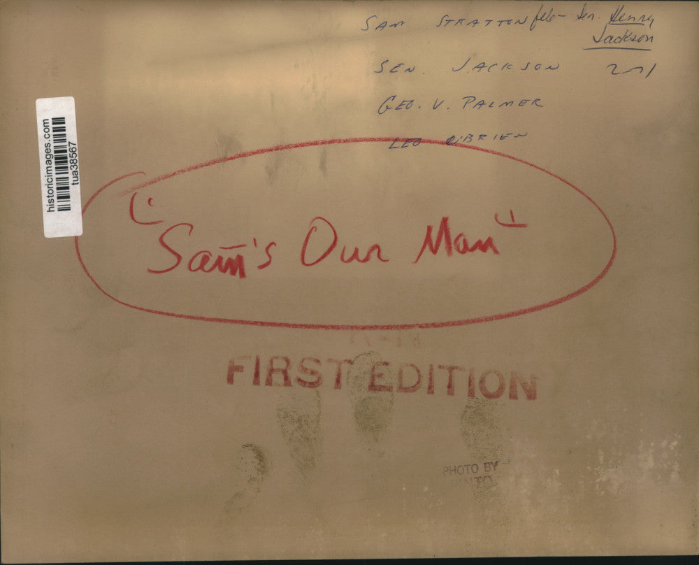 1971 Press Photo New York politicians converse during meeting in Albany