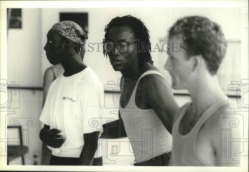 1991 Press Photo Dance Instructor Bill F. Jones instructs class in New York- Historic Images