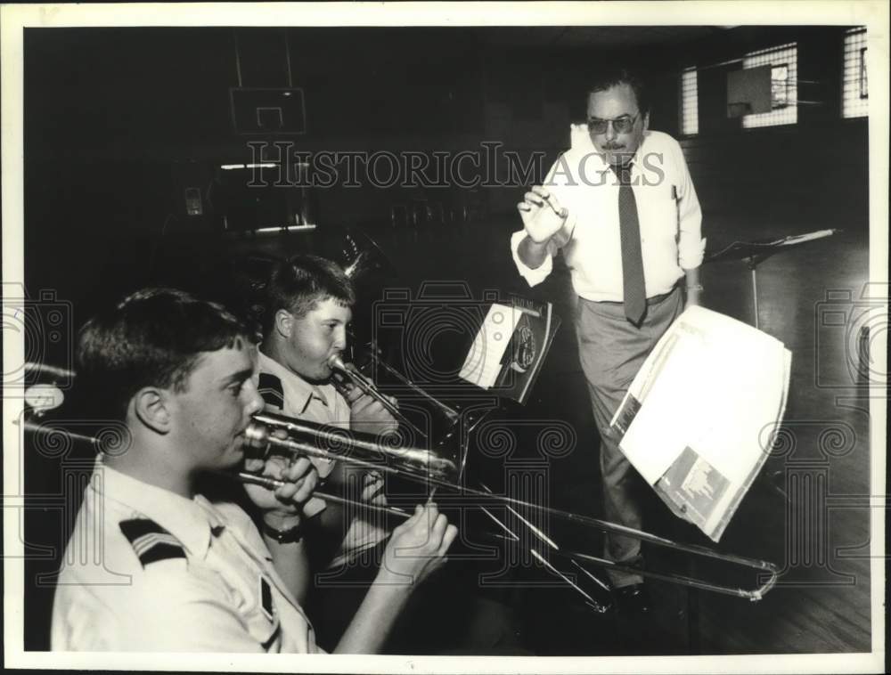 1991 Press Photo Owen Johnson leads band rehearsal at Albany, NY high school- Historic Images