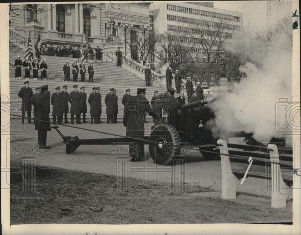 1973 Press Photo 21-gun salute for President Lyndon Johnson, Albany, New York- Historic Images