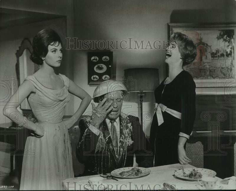 Load image into Gallery viewer, 1964 Press Photo Michele Mercier, Bob Hope &amp; Lilo Pulver in "A Global Affair"
