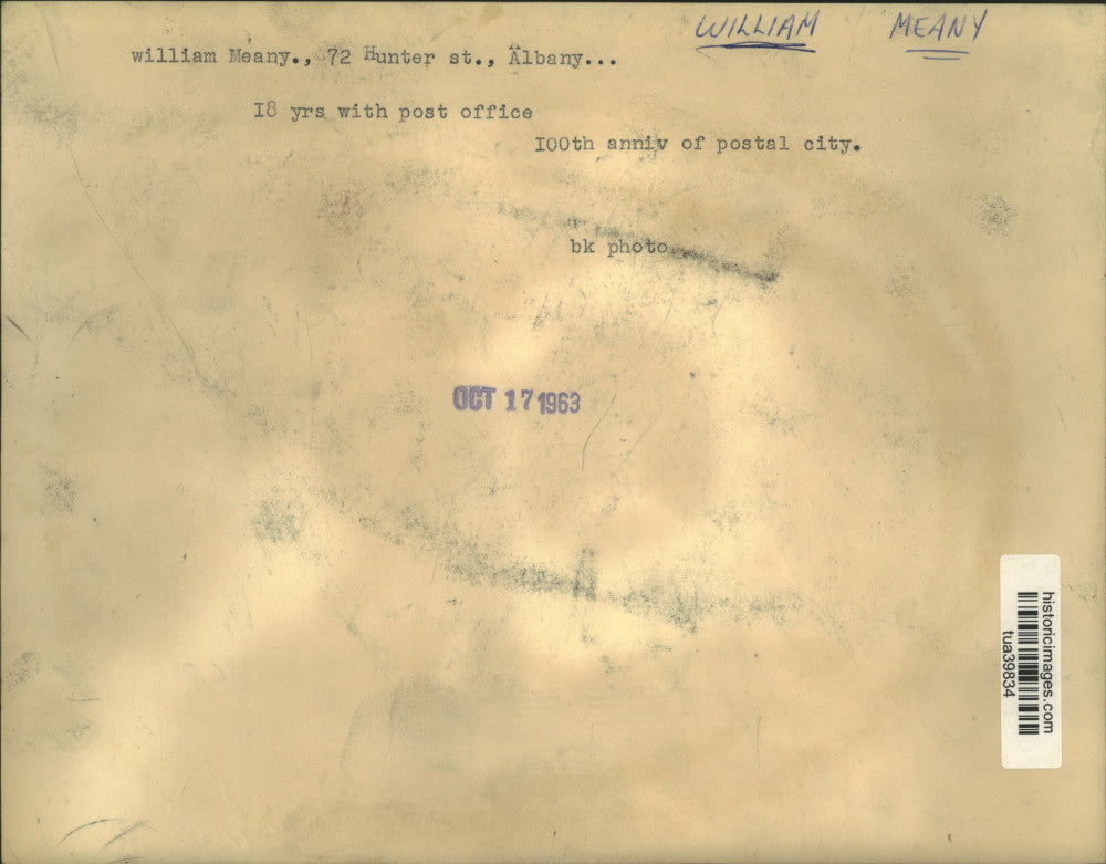 1963 Press Photo Albany, New York postal carrier William Meany delivering mail