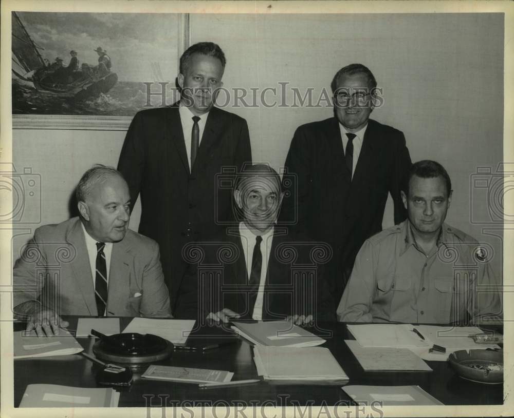 1965 Press Photo Henry R. Merrill chairs United Fund meeting in Albany, New York