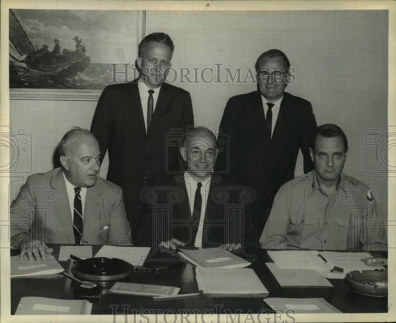 Load image into Gallery viewer, 1965 Press Photo Henry R. Merrill chairs United Fund meeting in Albany, New York
