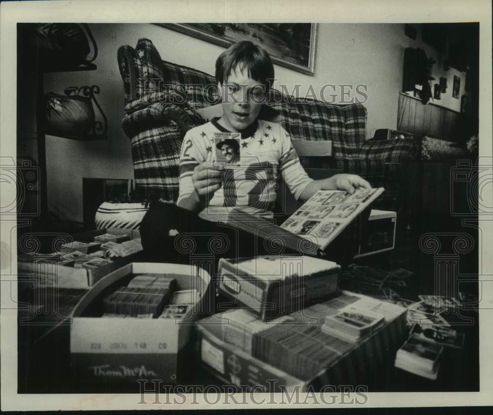 1978 Press Photo John McCauley with sports card collection in Colonie, New York- Historic Images