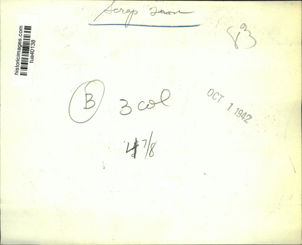 1942 Press Photo Wrought iron fence outside New York building - tua40138