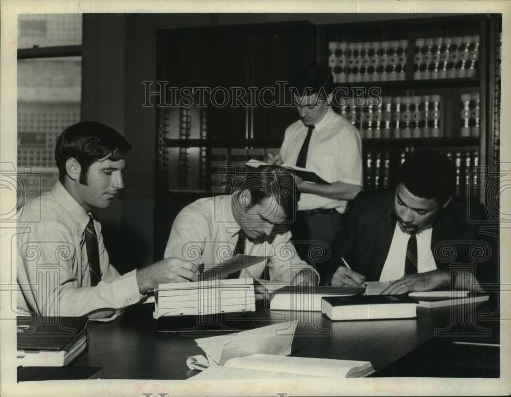 1969 Press Photo Lawyers work on case at Albany, New York Legal Aid Society- Historic Images