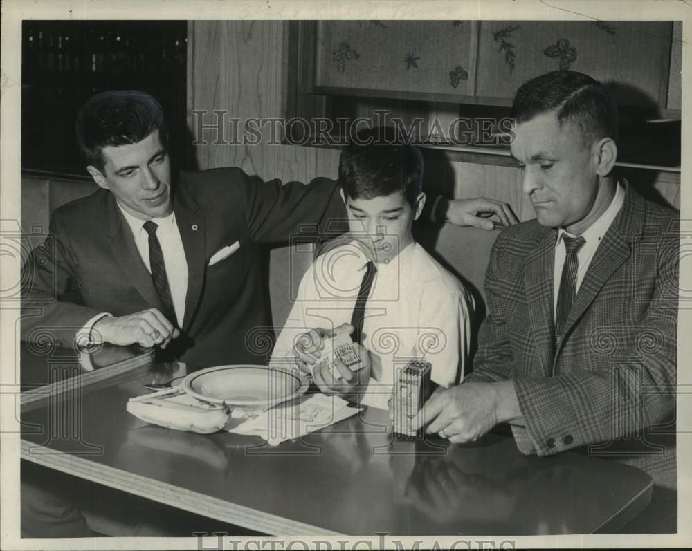 1965 Press Photo Fred Sheppard with Paul &amp; Charles Landauer in Albany, New York- Historic Images