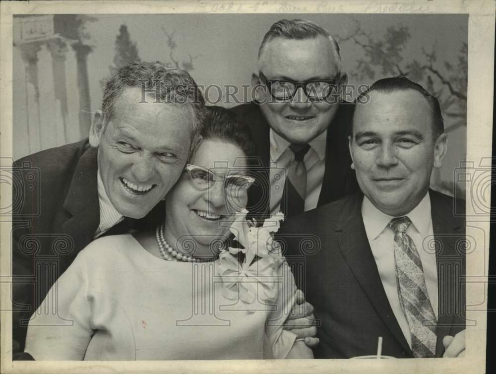 1969 Press Photo Insurance company executives fete retiree in Albany, New York- Historic Images