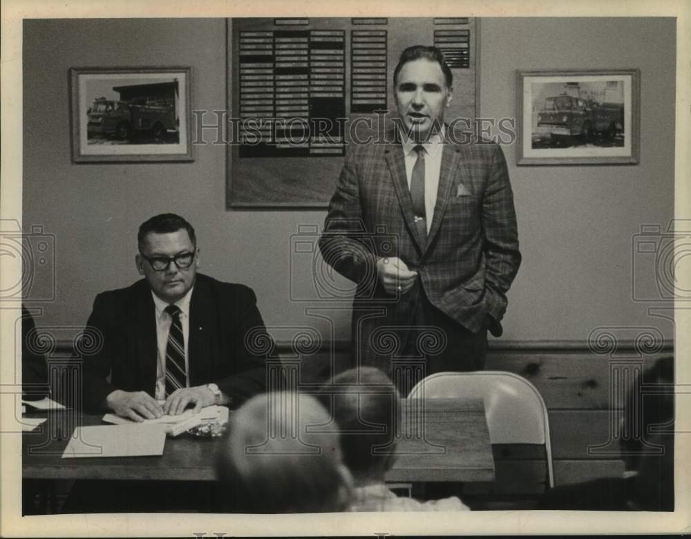 1968 Press Photo Clarence D. Lane speaks at meeting in New York - tua40549- Historic Images