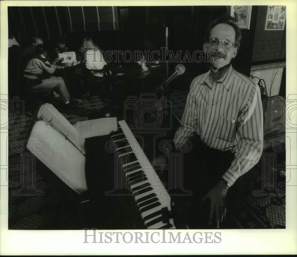 1994 Press Photo Gary Lane performs at The Omni Hotel in Albany, New York- Historic Images