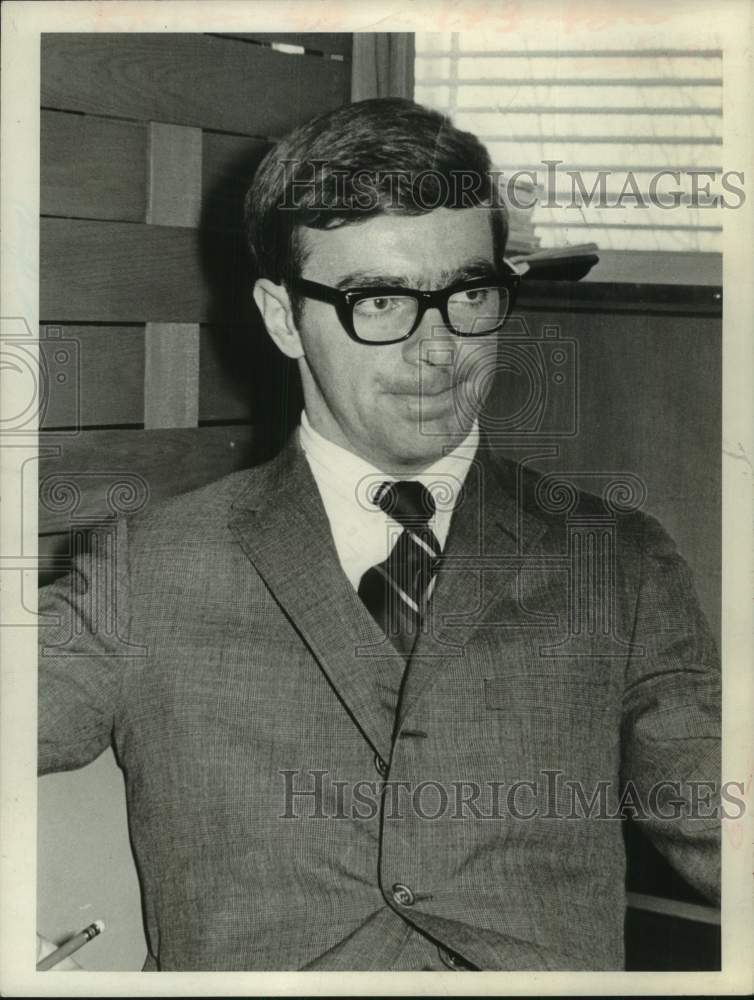1969 Press Photo Dr. George Peter Lederer, Schenectady Community College, NY- Historic Images