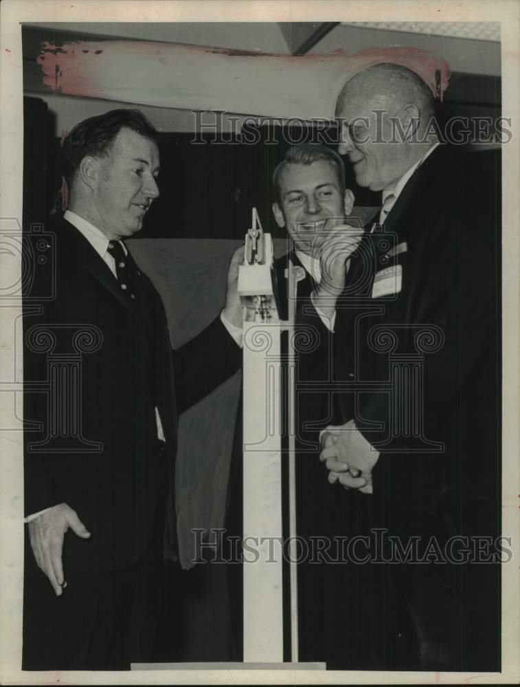 1969 Press Photo Edward M. Lee, scholarship foundation President, Massachusetts- Historic Images