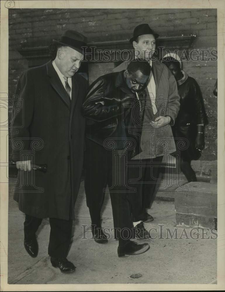 1965 Press Photo Lester Lee arrested on narcotics charge in New York - tua40687- Historic Images