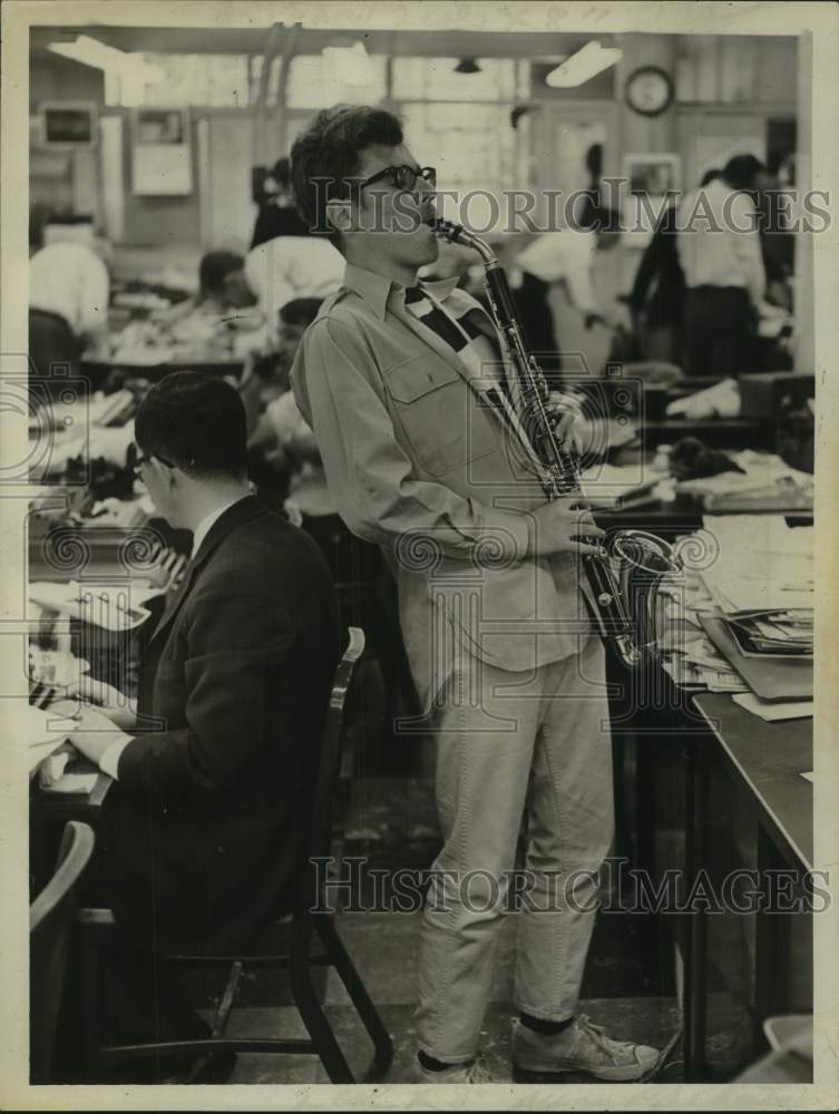 1967 Press Photo Cliff Lefaue plays saxophone in New York office - tua40698- Historic Images