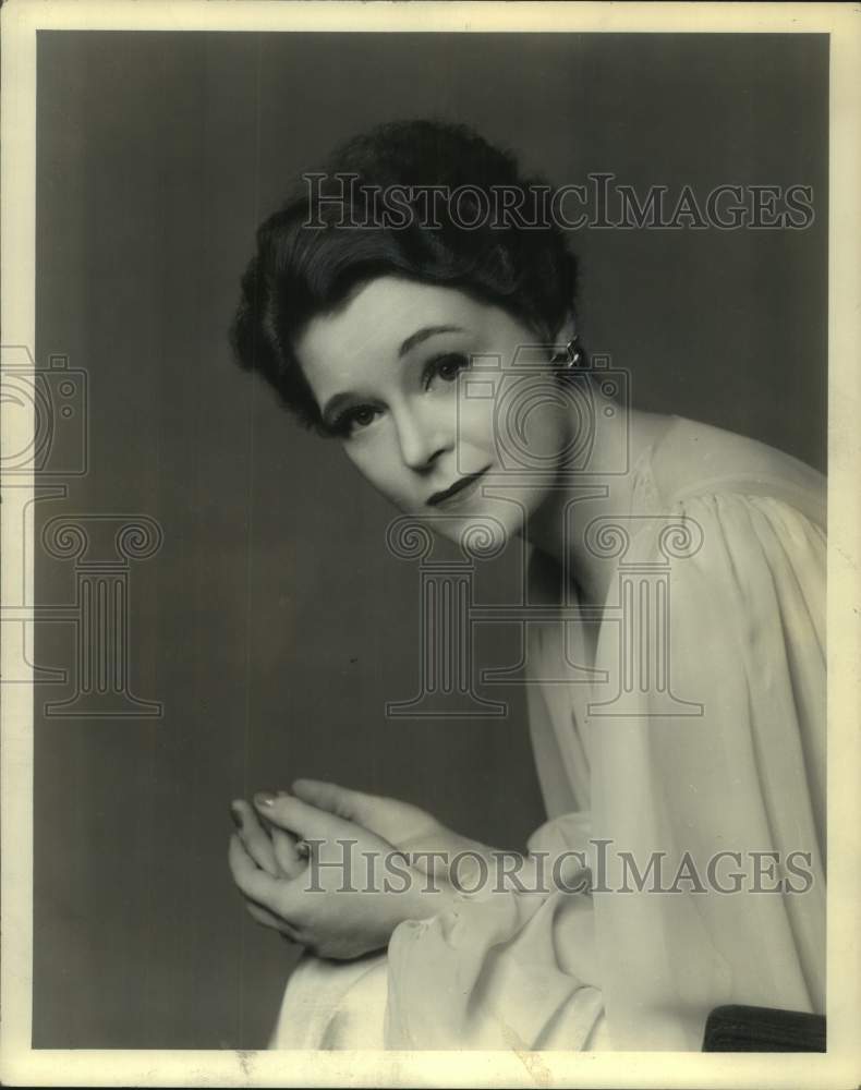 1941 Press Photo Broadway actress Eva Le Gallienne, New York - tua40733- Historic Images