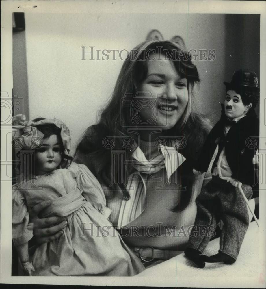 1976 Press Photo Heidi Legenbauer with dolls in New York - tua40736- Historic Images