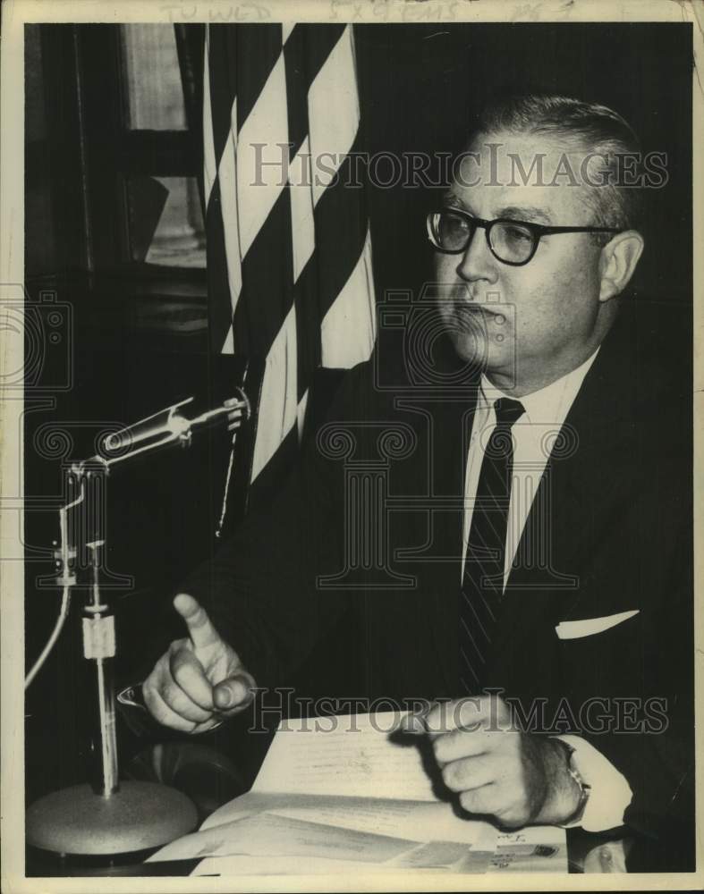 1968 Press Photo New York attorney Walter B. Langley testifies at public hearing- Historic Images