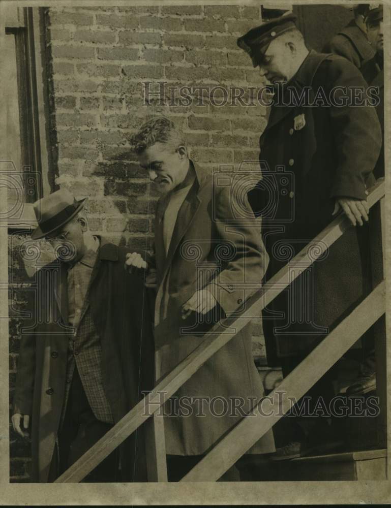 1959 Press Photo Albany, New York police escort suspect from his home- Historic Images