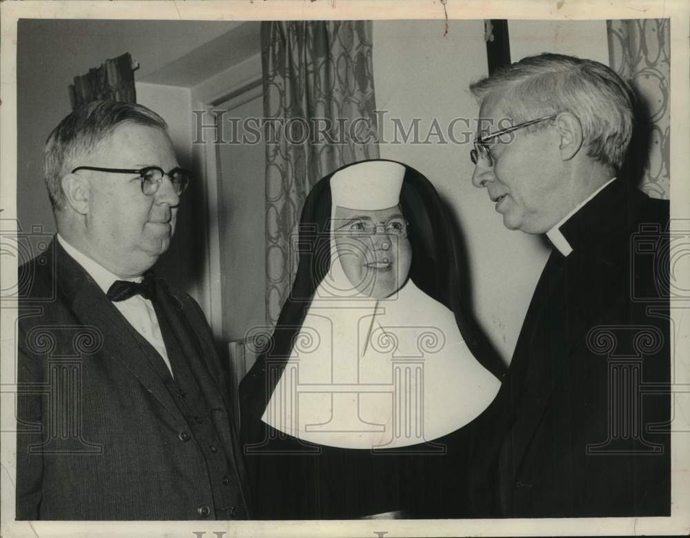 1964 Press Photo Maria College Board of Trustees members chat in New York- Historic Images