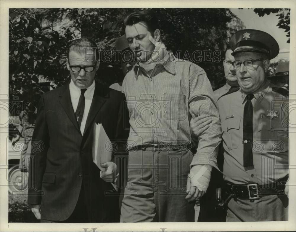 1967 Press Photo Francis Mainville escorted to arraignment for murder, New York- Historic Images