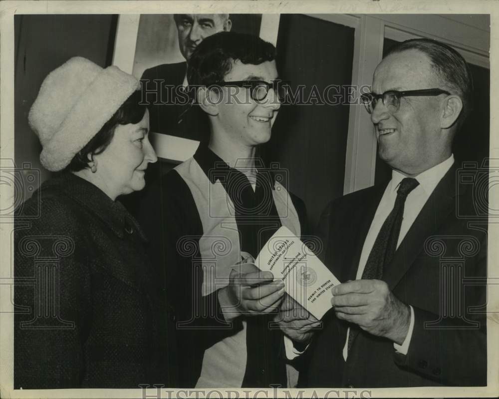 1965 Press Photo Junior Diplomat visits immigration office in New York- Historic Images