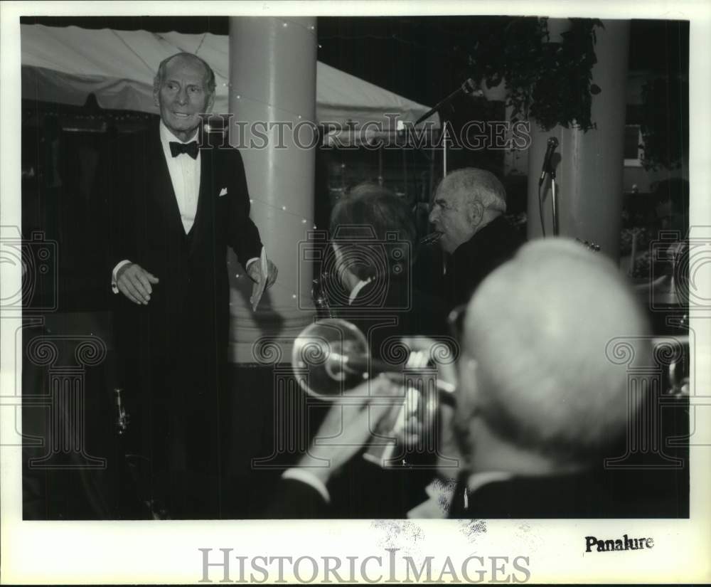 1992 Press Photo Lester Lanin conducts orchestra in Saratoga Springs, New York- Historic Images