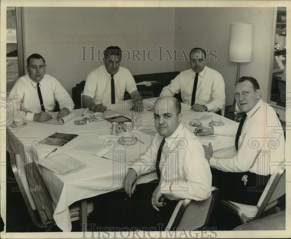 1965 Press Photo W. R. Landmesser with colleagues at meeting in New York- Historic Images