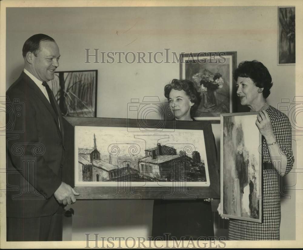 1965 Press Photo Addison Keim, Martha Lando & Ellen Davis with art in New York- Historic Images