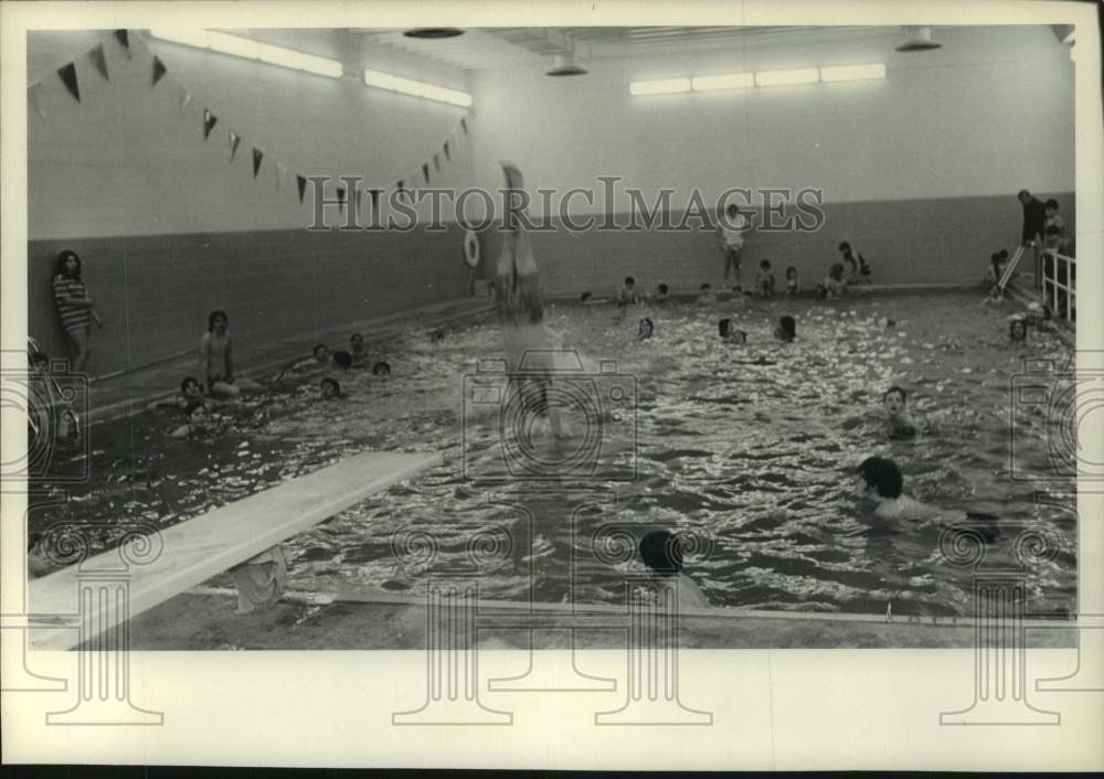 1972 Press Photo Swimmers in pool at Rotterdam, New York Boys Club - tua43793- Historic Images