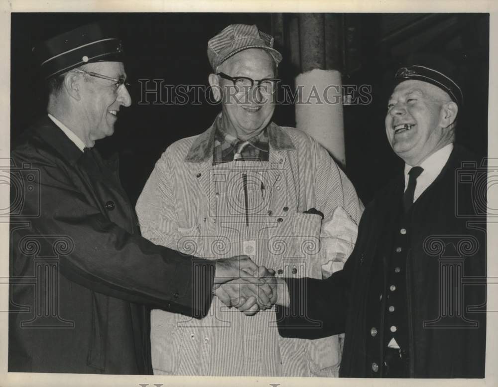 1963 Press Photo Retiring railroad engineer celebrated by coworkers in New York- Historic Images