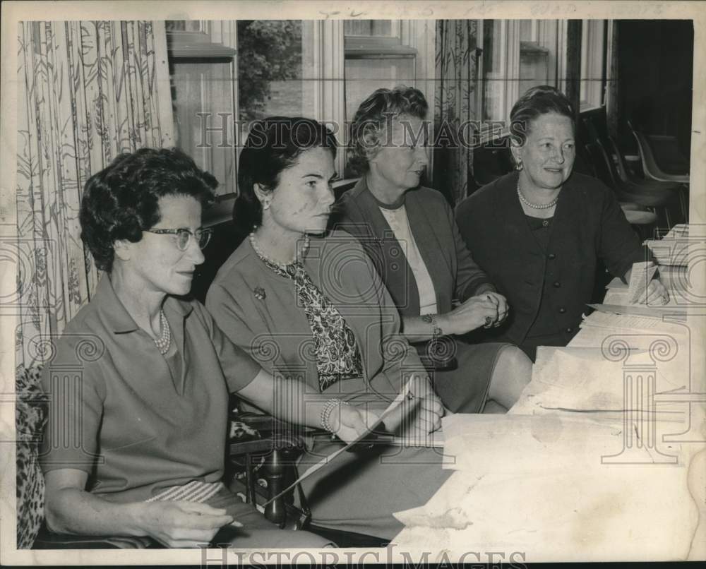 1964 Press Photo Northeastern Women&#39;s Golf Association meets in Albany, New York- Historic Images